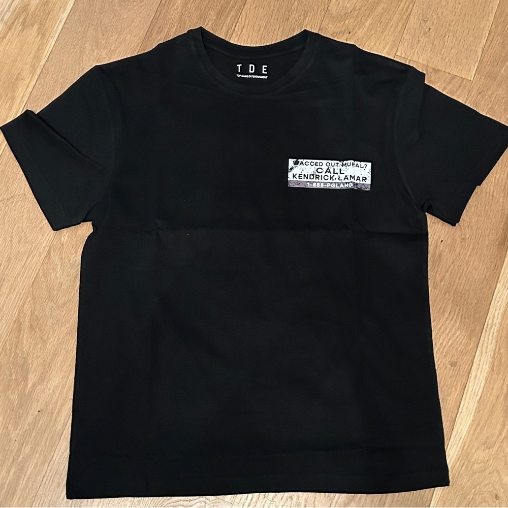 tde. Black Graphic Men's Tee